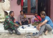 Sinergitas TNI-POLRI, Bhabinkamtibmas Bersama Babinsa Silaturahmi Sambang Dialogis ke Rumah Warga Binaannya