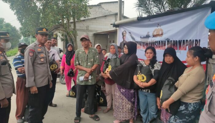 Berkah, Bantuan Kemanusiaan Kapolri, Polsek Tarumajaya Gelontorkan 50 Paket Sembako di Bulan Suci