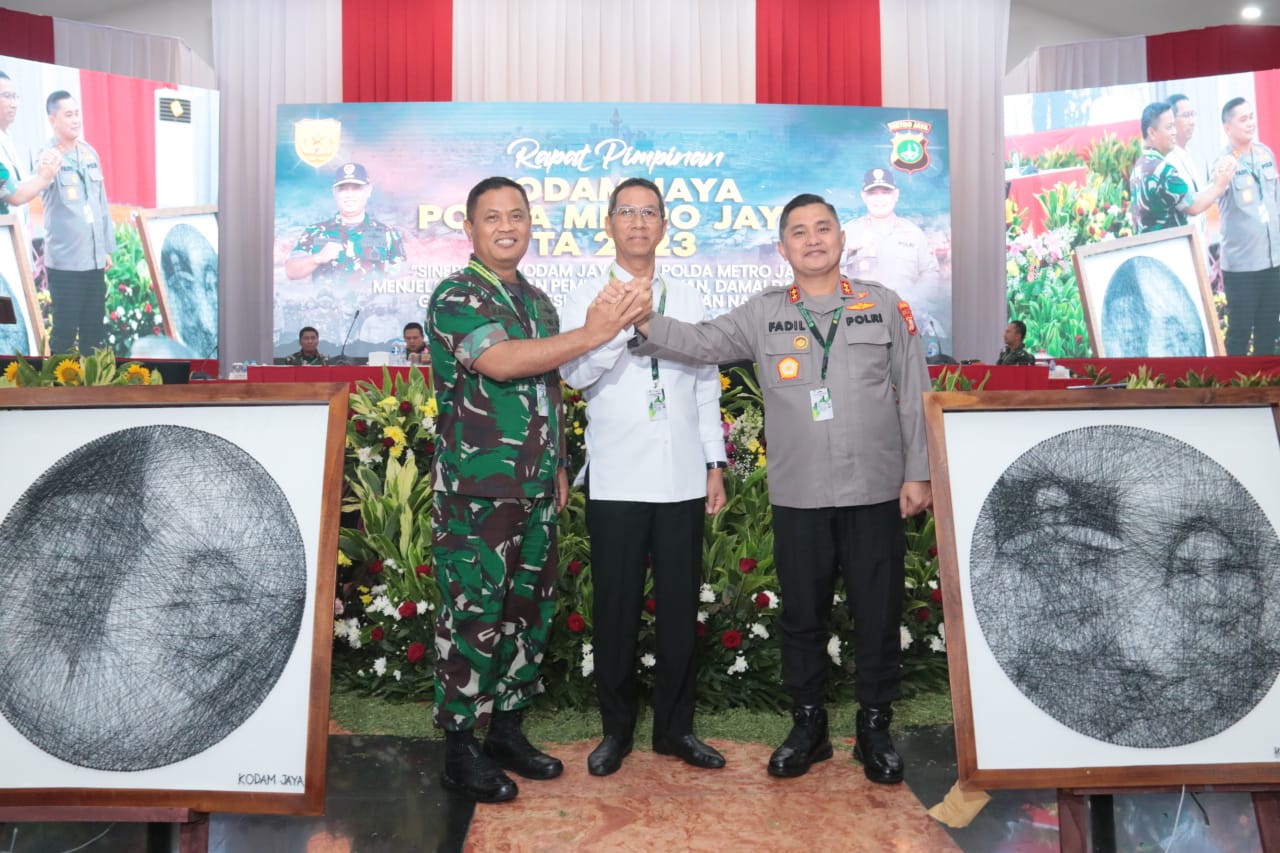 Pj Gubernur DKI, Kapolda Metro Jaya dan Pangdam Jaya. ( Foto: Fathar)