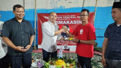 GIAT SAFARI RAMADHAN, Nyumarno Resmikan Sarana Olahraga di Perumahan Central Park, Desa Karangraharja, Kecamatan Cikarang Utara, Kabupaten Bekasi, Minggu 9 April 2023 malam. (Foto: Team redaksi triberita.com)