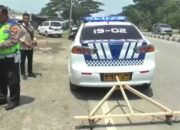 Tingkatkan Keamanan Pemudik, Satlantas Polres Karawang Lakukan Razia Paku