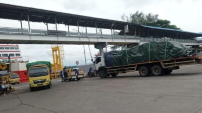 Arus balik di penyeberangan Merak - Bakauheni, masih sepi. (Daeng Yusvin)