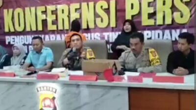 Kapolres Serang AKBP Yudha Satria saat konferensi Pers kasus penemuan bayi bibir sumbing yang sengaja dibuang oleh ayah kandungnya, di wilayah Pontang, Kabupaten Serang. (Foto : Daeng Yusvin)