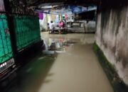 Pemerintah Seolah Tutup Mata, di Bulan Ramadhan Warga Cikarang Kembali Terendam Banjir
