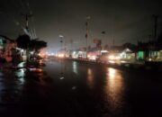 Hujan Deras Jelang Sahur, Pemudik Was-was Jalan Pantura Karawang Gelap