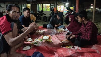 Pemudik asal Tegal, boyong dua keluarga menggunakan truk (foto: Abdul Kholilulloh)
