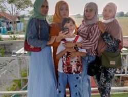 Reuni SDN 01 Kesadikan, Kecamatan Tarub Kabupaten Tegal (foto: Abdul Kholilulloh)