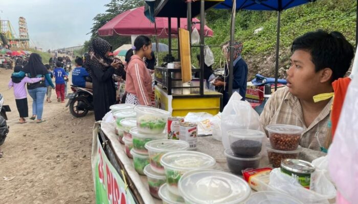Berkah Ramadhan, Es Pisang Ijo Khas Makassar Menjadi Menu Favorit di Bandung Barat 