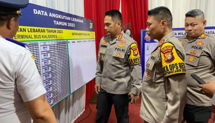 Kapolres Metro Jakbar Cek Posko Pelayanan Mudik di Terminal Kalideres