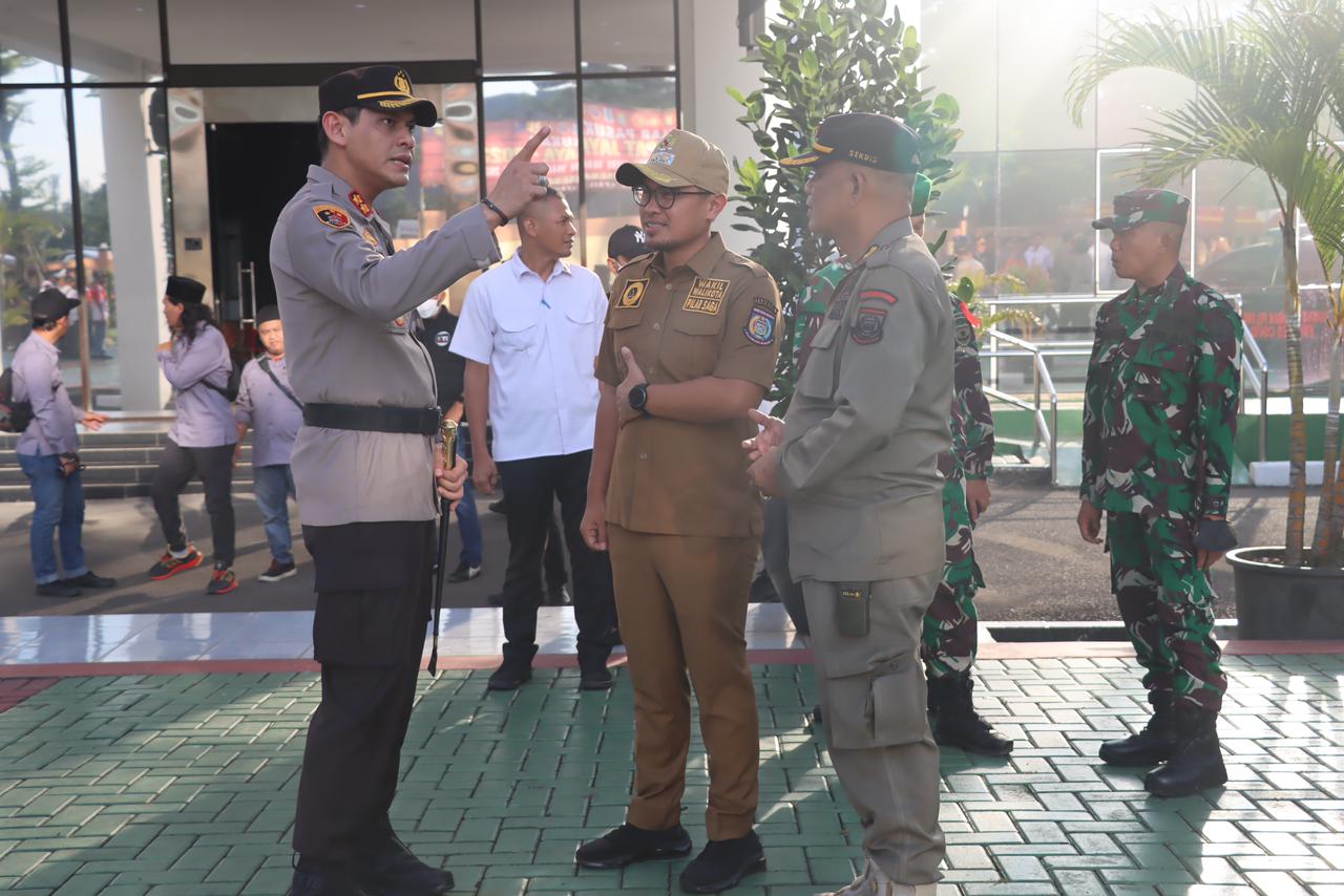 Kapolres Tangerang Selatan AKBP Faisal Bersama Dengan Pemerintah Tangerang Selatan. (Foto: Fathar)