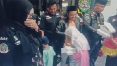 GIBAS Kabupaten Bekasi berikan santunan dan buka puasa bersama yang dilaksanakan di Sekretariat Dewan Pimpinan Resort GIBAS Kabupaten Bekasi, Ruko Tambun Selatan, Kecamatan Tambun Selatan, Kabupaten Bekasi, Minggu 16 April 2023 sore. (Foto: Team Redaksi)