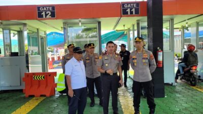 Menjelang hari raya Idul Fitri 2023 sekretaris satgas saber pungli Irjen Pol Andry Wibowo memantau kesiapan pelayanan kepada para pemudik di pelabuhan Gilimanuk. (Foto: Team Redaksi)