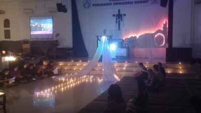 Umat Kristiani GKI Serang, Provinsi Banten, menjelang Hari Raya Paskah yang akan dilaksanakan pada Minggu 9 April 2023, melaksana ibadah Sabtu Sunyi (Foto: Daeng Yusvin)