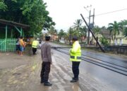 BMKG sebut Dampak Siklon Tropis Herman, Tiang Roboh dan Kapal Ferry Terdampar di Banten