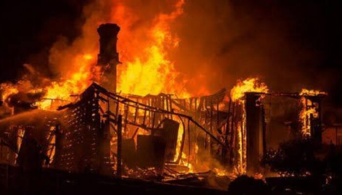 Lupa Matikan Kompor, 40 Rumah Hangus Terbakar Di Kedoya Utara Jakarta Barat