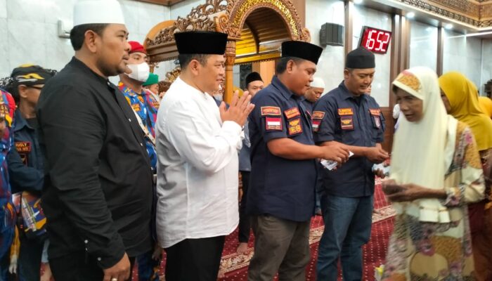 Peringati HUT ke- 16 Laskar NKRI, Buka Puasa dan Santuni Yatim serta Jompo di Masjid Agung Karawang