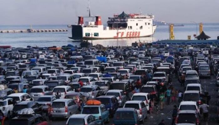 Jelang Arus Mudik 2023, ASDP Merak Berbenah dengan Perluas Area Parkir dan Bongkar Kantor KSKP