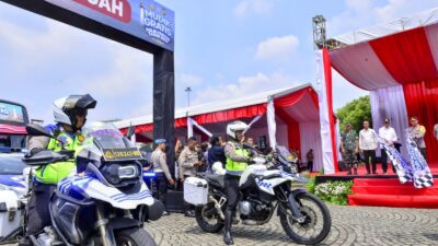 Program mudik bersama yang digagas oleh Polri tersebut dilepas di Lapangan Silang Monas, Jakarta Pusat, Selasa, 18 April 2023. (Foto: Humas Polri)