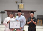 Ridwan Kamil Dampingi Pj Bupati Bekasi serahkan Perijinan Gereja Katolik Ibu Terasa Paroki Cikarang
