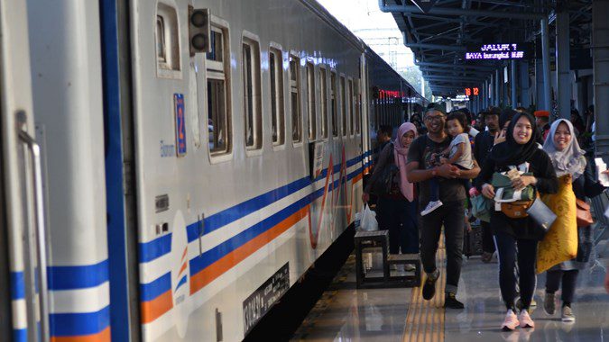 Penumpang Kereta Mulai Memadati Stasiun Untuk Keberangkatan Jarak Jauh. (Foto: Sumber Pasardana)