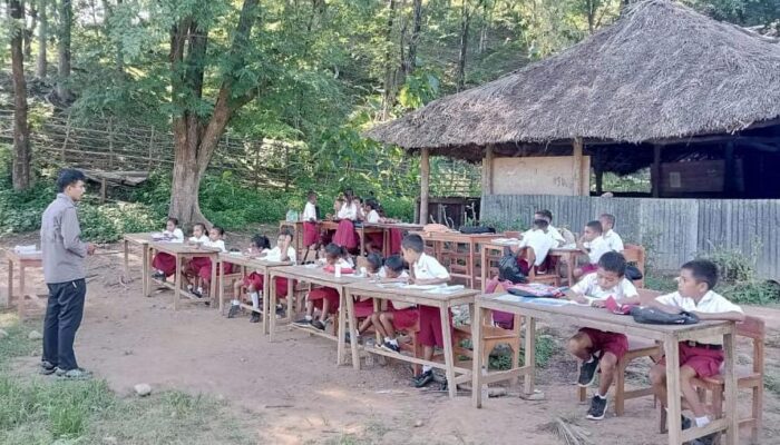 Pemuda Asal Banten Alumni UIN SMH Banten Mengabdi Mengajar Di Perbatasan Indonesia-Timor Leste