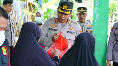 Kepolisian Resort (Polres) Lampung Utara Polda Lampung kembali menggelar Kegiatan Kemanusiaan Untuk Negeri, dengan memberikan bantuan sosial berupa sembako kepada warga kurang mampu.