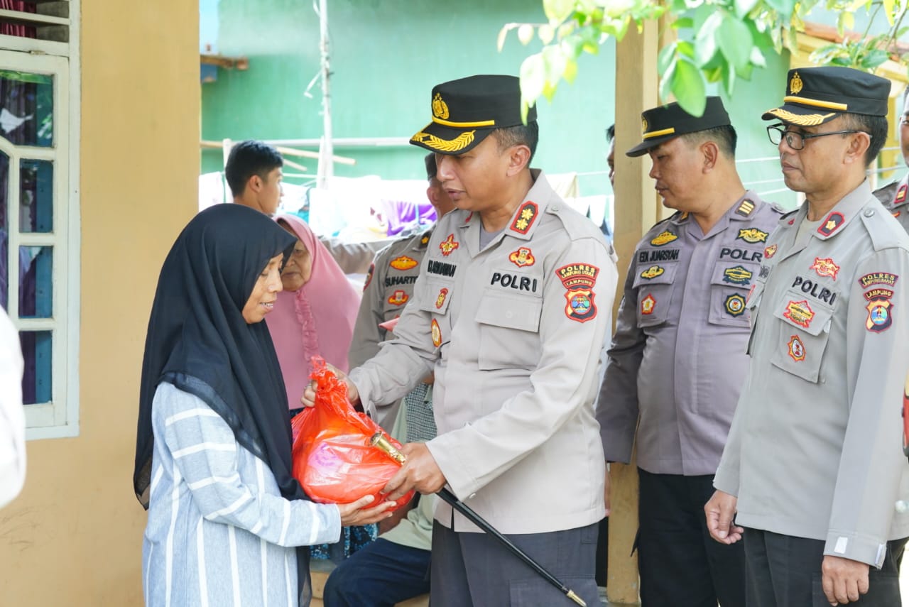 Kepolisian Resort (Polres) Lampung Utara Polda Lampung kembali menggelar Kegiatan Kemanusiaan Untuk Negeri, dengan memberikan bantuan sosial berupa sembako kepada warga kurang mampu.