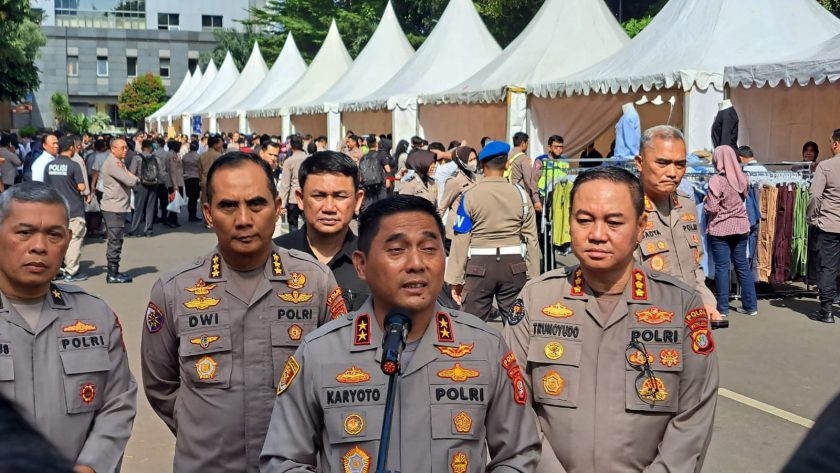 Kapolda Metro Jaya Irjen Pol Karyoto Menghimbau Masyarakat Agar Menitipkan Kendaraan nya Ketempat Yang Lebih Aman Selama Mudik. (Foto: Humas PMJ)