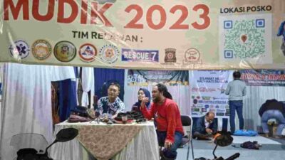 Beberapa Relawan Nakes menjadi salah satu petugas yang berjaga di Posko Kesehatan selama momen mudik. (Foto: Team Redaksi Triberita.com)