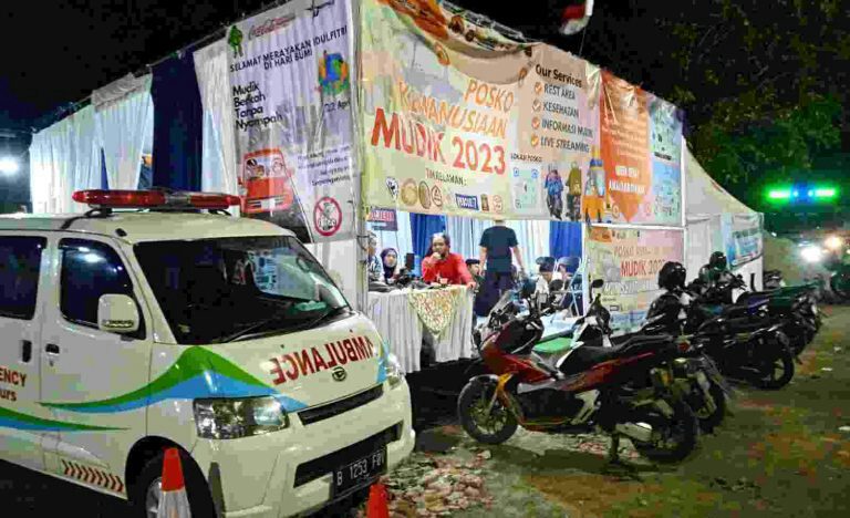 Beberapa Relawan Nakes menjadi salah satu petugas yang berjaga di Posko Kesehatan selama momen mudik. (Foto: Team Redaksi Triberita.com)