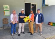 Warga Dapatkan Sembako Gratis Dari  PT Witan Presisi Indonesia