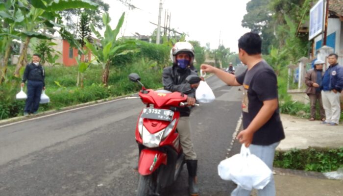 Penghujung Bulan Ramadhan 1444 H, IKWI Jabar dan PWI KBB Terus Berbagi dengan Masyarakat