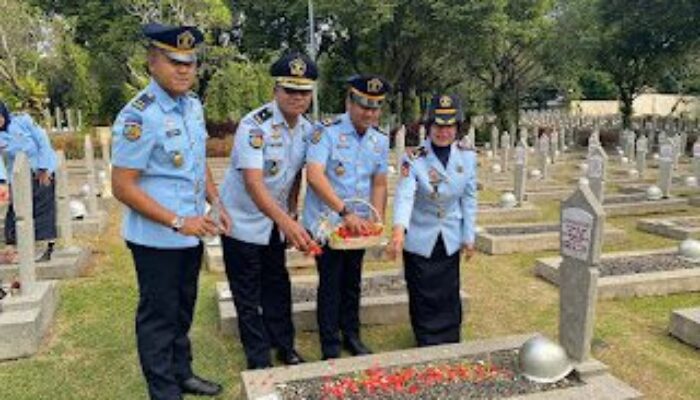 Menyambut HBP ke-59, Dirjenpas Pimpin Langsung Acara Tabur Bunga di TMP kalibata