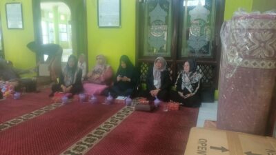 Komandan Koramil 0401/Kota, Kodim 0604/Karawang, Kapten Inf Sukarya hadiri gelaran Taraweh Keliling (tarling) bersama Muspika yang berlokasi di Masjid Jamie Al-Huda, Kelurahan Tunggakjati, Kecamatan Karawang Barat