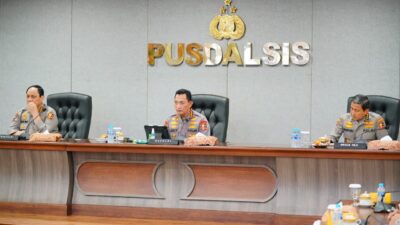 Kapolri Jenderal Listyo Sigit Prabowo  saat menggelar Video Conference (Vicon) dengan seluruh jajaran. (Foto: Fhatar)