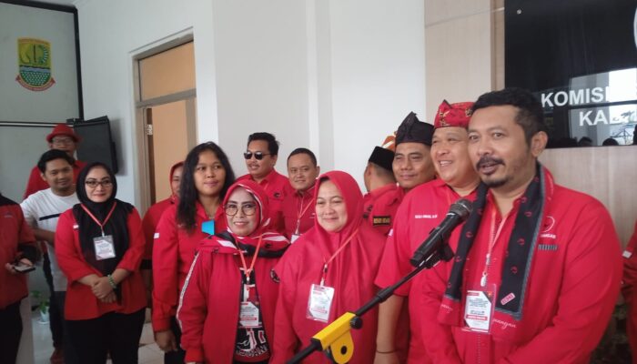Target 10 Kursi, PDI-P Karawang Daftarkan 50 Bacaleg ke KPU