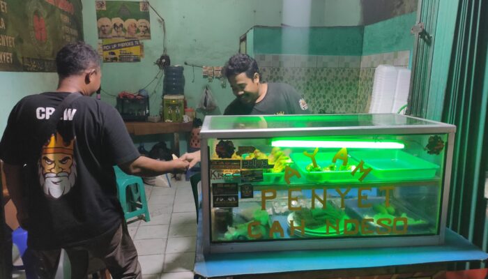 Kuliner Malam di Cikarang, Ayam Penyet Cah Ndeso Diburu Karena Sambal Khas Brebes