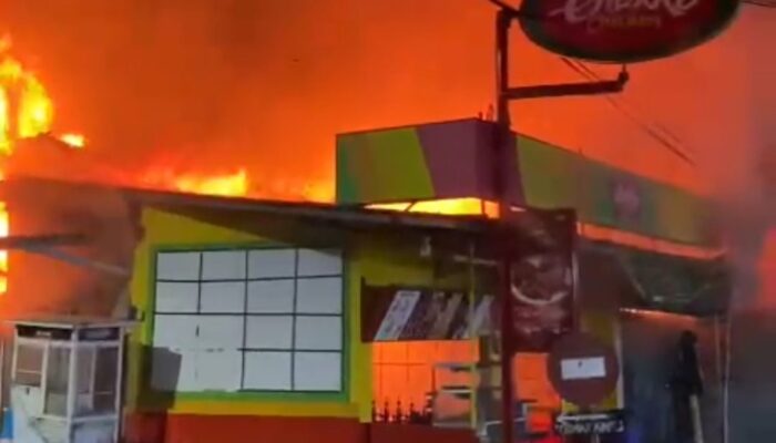 Breaking News! Sebuah Warung Hangus Terbakar di Sukatani Bekasi