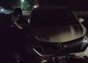 Minim Penerangan Jalan, Mobil Minibus Nyungsep ke Selokan di Cikarang Selatan 