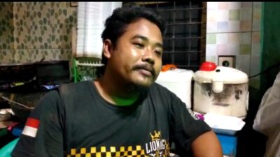 Aamin, pemilik warung makan ayam penyet Cah Ndeso 