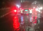 Terabas Banjir, Sejumlah Sepeda Motor Mogok di Jalan Tambun Bekasi