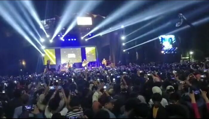 Puncak Hari Jadi ke 422 Kabupaten Tegal, Padi Reborn Hipnotis Ribuan Penonton 