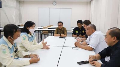 Dugaan staycation, Wakil Mentri Ketenagakerjaan Republik Indonesia, Afriansyah Noor melakukan Sidak ke PT.KAO Cikarang didampingi oleh Anggota Komisi IV DPRD Kabupaten Bekasi, Nyumarno. (Foto: Muh. Bahktiar)