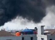 Kebakaran Hanguskan Pemukiman Warga Di Jembatan Besi, Tambora, Jakarta Barat