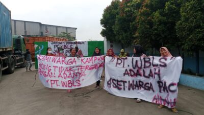 Puluhan warga Kampung Pacing, Desa Waringinjaya, Kecamatan Kedungwaringin, Kabupaten Bekasi kembali melakukan aksi demo di depan PT Wan Bao Long Steel (WBLS),