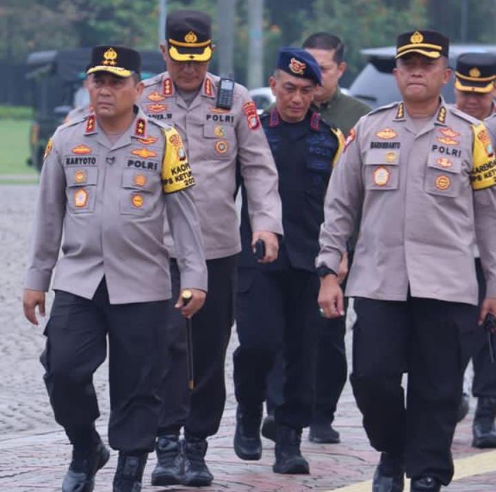 Kapolda Metro Jaya Irjen Pol Karyoto Bersama Jajaran berada di silang monas. (Foto: Fathar)