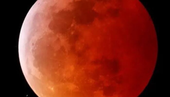 Malam Ini Ada Gerhana Bulan Penumbra yang Bakal Terlihat Sampai Besok 6 Mei 2023