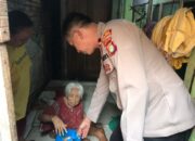 Polsek Cengkareng Berikan Bansos Kepada Penderita Stroke dan Tuna Netra