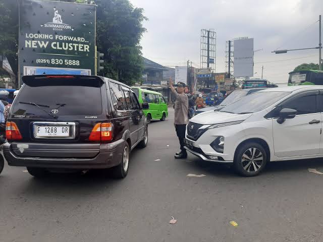 Lalu lintas jalur Ciawi, Puncak Bogor. (Sumber Foto : Bogor Daily)