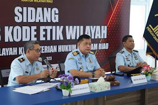 Kepala Divisi Pemasyarakatan Riau Pimpin Sidang Kode Etik Terhadap Seorang Anggota Yang Melakukan Pelanggaran Penyalahgunaan Narkoba. (Sumber Foto : Fathar)